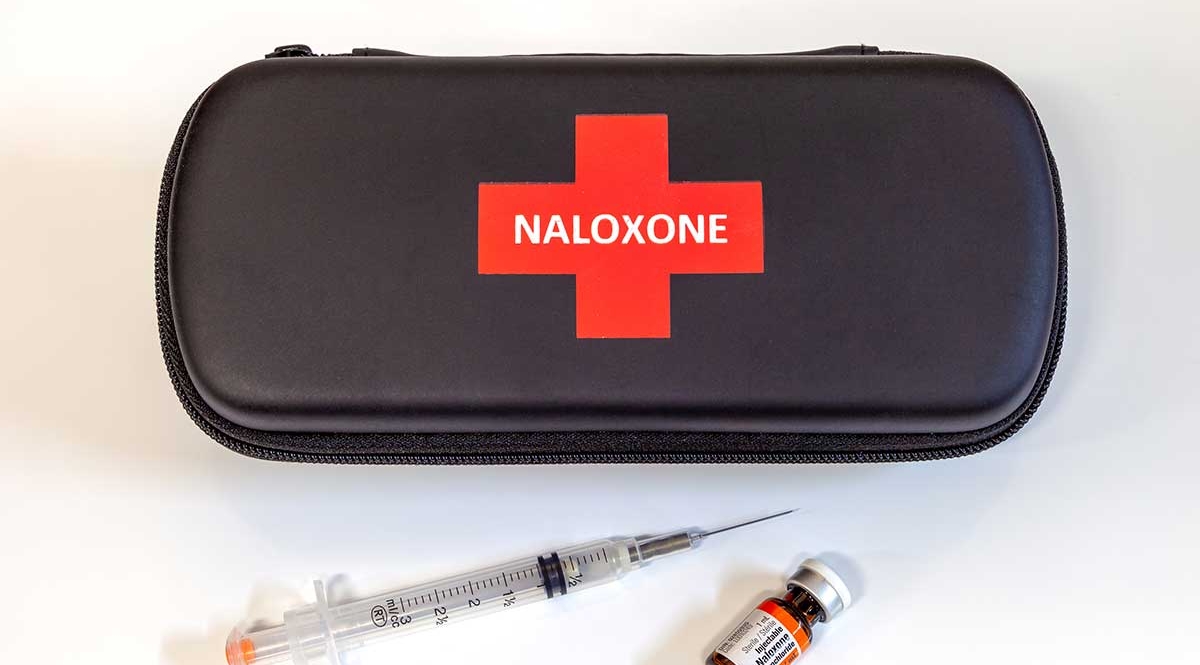 naloxone kit with contents showing